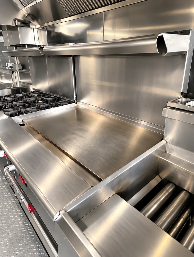 Commercial kitchen trailer flat top griddle range